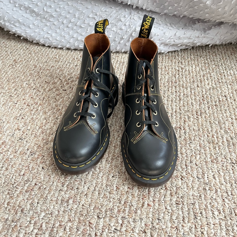 Dr. Martens men’s low boot